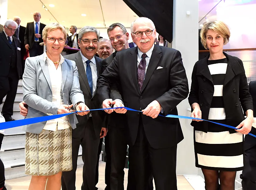 (v. l. n. r.) Senatorin Eva Quante-Brandt, Melf Grantz (Stadt Oberbürgermeister BHV), Dietrich Schütte (1. Vorsitzende des Fördervereins Deutsches Schiffahrtsmuseum e.V. und 2. Vorsitzender Kuratorium zur Förderung des DSM), Prof. Dr.-Ing. Matthias Kleiner (Präsident der Leibniz-Gemeinschaft) und Prof Dr. Sunhild Kleingärtner (Geschäftsführende Direktorin)