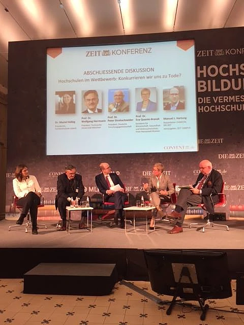 v. l. n. r.: Dr. Muriel Helbig, Präsidentin Fachhochschule Lübeck, Prof. Dr. Wolfgang Herrmann, Präsident Technische Universität München (TUM), Moderator Manuel H. Hartung, Ressortleiter Chancen, DIE ZEIT, Senatorin Prof. Dr. Eva Quante-Brandt und Prof. Dr. Peter Strohschneider, Präsident der DFG