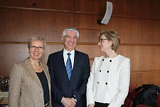 Senatorin Quante-Brandt, Prof. Bektas und Geno-Geschäftsführerin Jutta Dernedde