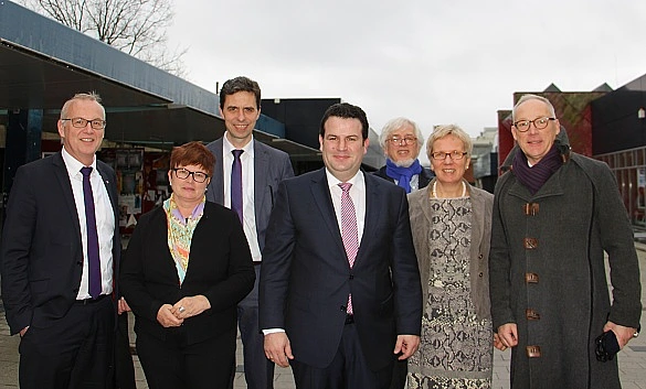v.l. Uni-Rektor Bernd Scholz-Reiter; Karin Luckey, Rektorin der Hochschule Bremen; Peter Ritzenhoff, Rektor Hochschule Bremerhaven; Hubertus Heil, MdB; Staatsrat Gerd-Rüdiger Kück, Senatorin Eva Quante-Brandt; Herbert Grüner, Rektor der HfK 