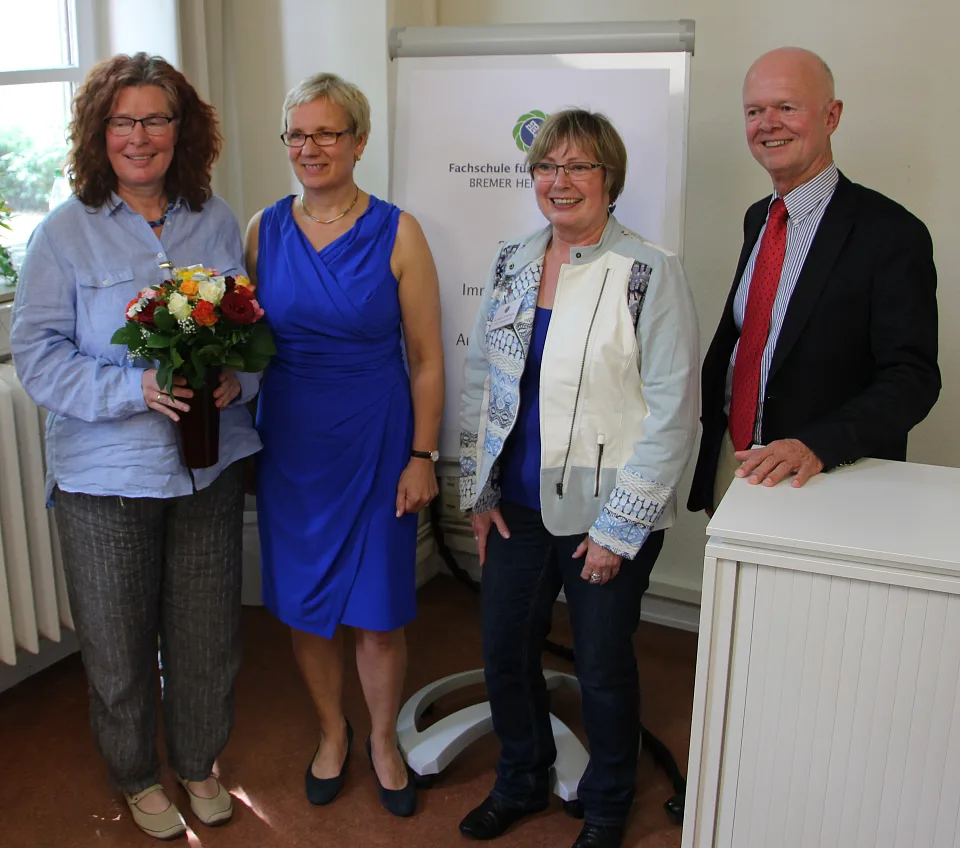 v.l.n.r. Schulleiterin Kerstin Haupt, Gesundheitssenatorin Eva Quante-Brandt, Leiterin des Bildungszentrum Angela Sallermann, Vorstand der Bremer Heimstiftung Alexander Künzel
