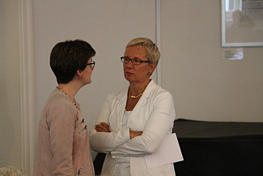 Stephanie Dehne mit Senatorin Prof. Dr. Eva Quante-Brandt