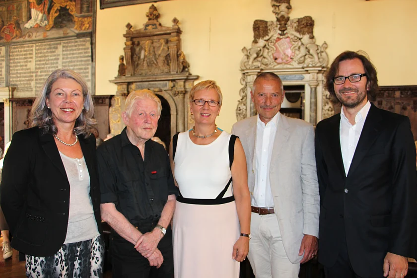 Senatorin Prof. Dr. Eva Quante-Brandt (Mi.) mit der Hauptgeschäftsführerin der Ärztekammer Bremen, Dr. Heike Delbanco, und den Referenten Prof. Dr. Klaus Dörner und Dr. Michael Wunder sowie Prof. Dr. Uwe Gonther (AMEOS Klinikum Dr. Heines Bremen) (von li. nach re.)