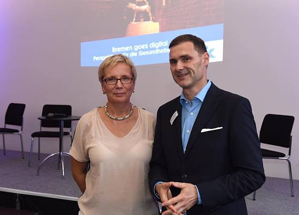 Senatorin Eva Quante-Brandt mit Sören Schmidt-Bodenstein (Leiter der Landesvertretung Bremen der Technicker Krankenkasse)