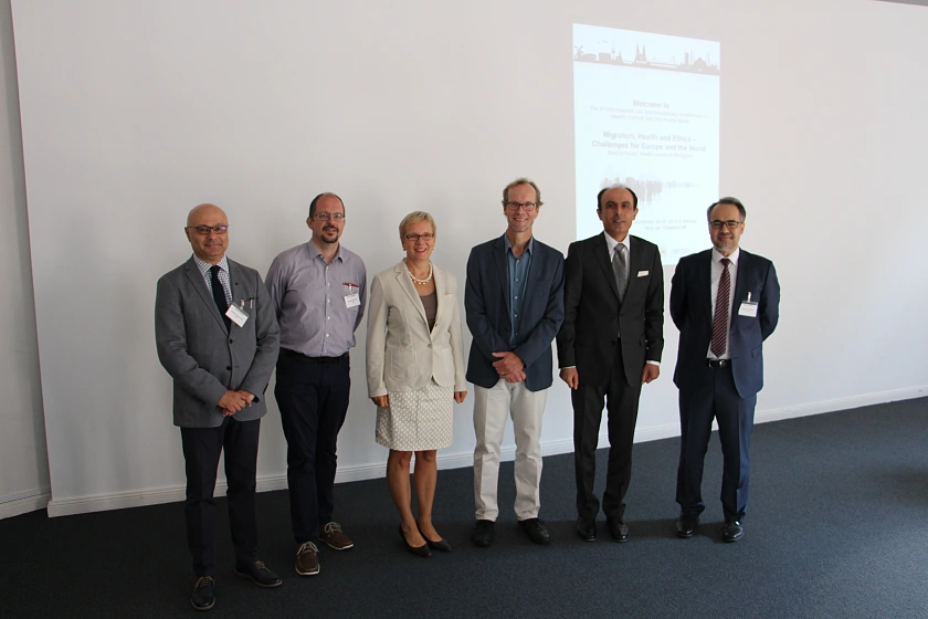 (v.l.n.r.) Harkan Ertin und Rainer Brömer von der Universität Istanbul, Senatorin Eva Quante-Brandt, Hajo Zeeb vom Leibniz-Institut für Präventionsforschung und Epidemiologie BIPS, Mehmet Günay, Türkischer Generalkonsul und Ìlhan Ìlkiliç von der Universität Istanbul