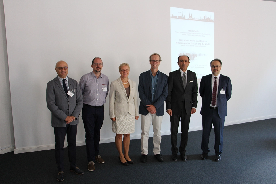 (v.l.n.r.) Harkan Ertin und Rainer Brömer von der Universität Istanbul, Senatorin Eva Quante-Brandt, Hajo Zeeb vom Leibniz-Institut für Präventionsforschung und Epidemiologie BIPS, Mehmet Günay, Türkischer Generalkonsul und Ìlhan Ìlkiliç von der Universität Istanbul