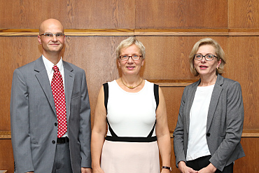 v. l. n. r. Dr. Olaf Cordes (Direktor des Institutes für Rechtsmedizin), Senatorin Prof. Dr. Eva Quante-Brandt und Frau Jutta Dernedde (Geschäftsführerin Gesundheit Nord)