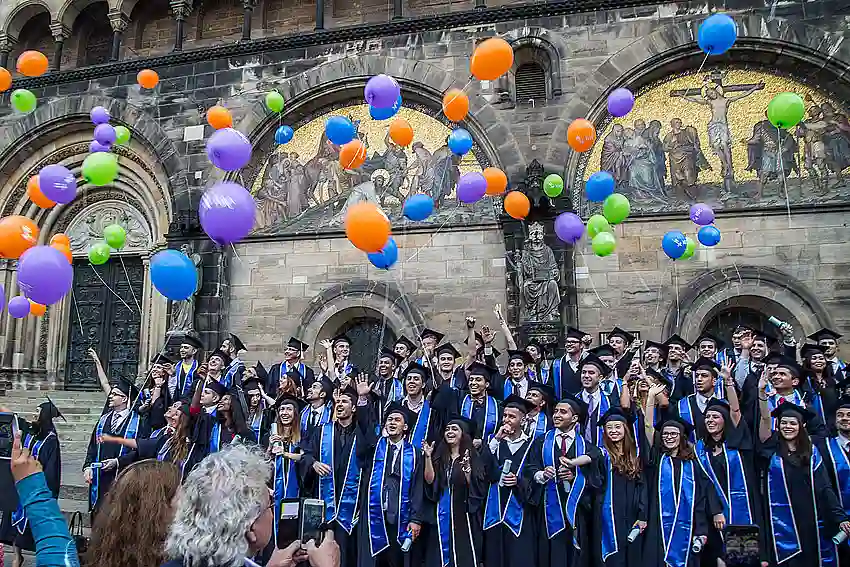 Absolventinnen und Absolventen bei der Abschlusszeremonie des International Graduate Center