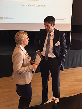 Senatorin Prof. Dr. Eva Quante-Brandt gemeinsam mit dem Vetreter der deutschen Rentenversicherung, Christian Wulff