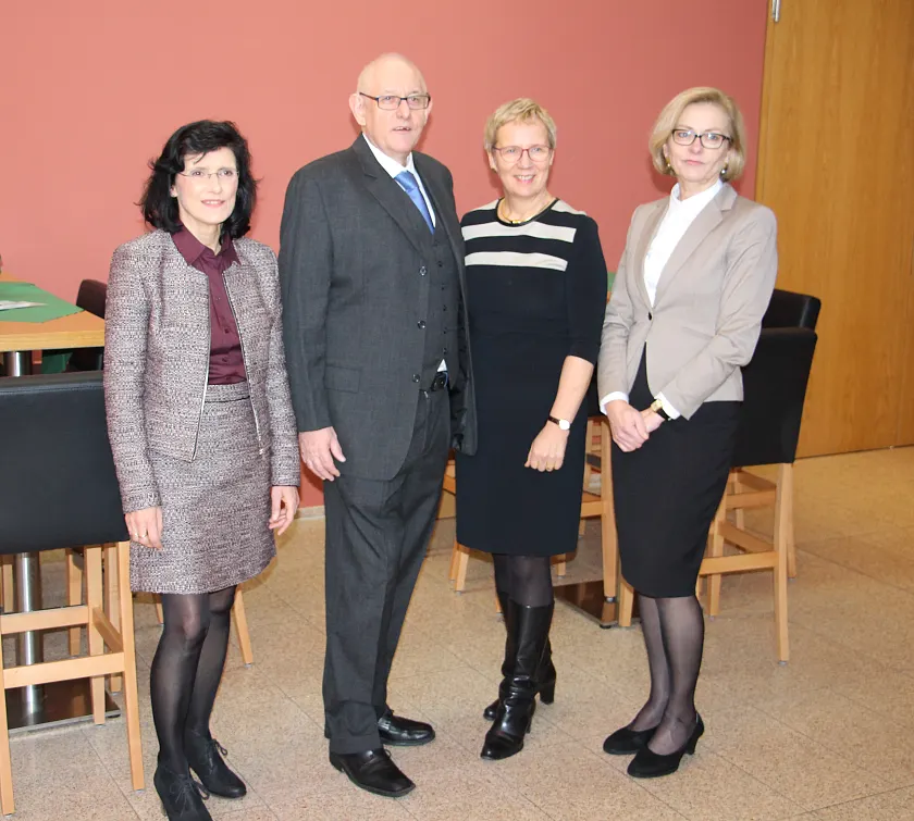  v.l.n.r: neue Chefärztin der Forensischen Psychiatrie und Psychotherapie Ute Franz, Vorgänger Friedrich Schwerdtfeger, Gesundheitssenatorin Eva Quante-Brandt, Geschäftsführerin der Gesundheit Nord, Jutta Dernedde