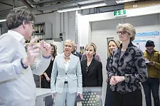 Wie fit sind die Meerestiere? Karliczek und Quante-Brandt erhalten spannende Einblicke in die Meeresforschung