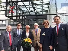 Foto: Prof. Dr. Stefan Herget-Rosenthal (Ärztlicher Geschäftsführer RKK), Dr. Walter Klingelhöfer (Kaufm. Geschäftsführer RKK), Senatorin Prof. Dr. Eva Quante-Brandt, Staatsrat Gerd-Rüdiger Kück, Barbara Scriba-Hermann (Pflegerische Geschäftsführerin RKK), Dr. Martin Klinkhammer (Kuratoriumsvorsitzender Stiftung Rotes Kreuz Krankenhaus) (v.l.n.r.)