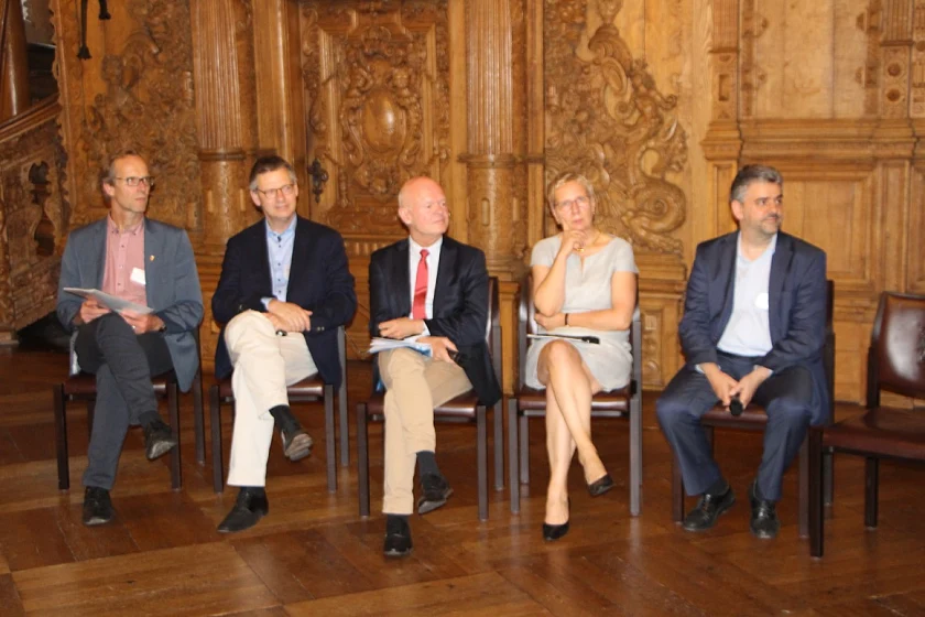 v.l.n.r. Hajo Zeeb, Bremer Gesundheitswissenschaftler,  Clemens Tesch-Römer vom Deutsches Zentrum für Altersfragen,  Alexander Künzel von der Bremer Heimstifung, Gesundheitssenatorin Eva Quante-Brandt, Heinz Rothgang vom SOCIUM