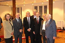 von links: Prof. Dr. Kerstin Schill (Dekanin des Fachbereichs Mathematik/Informatik), Dr. Martin Mehrtens (Kanzler), Prof. Dr. Bernd Scholz-Reiter (Rektor Universität), Prof. Dr. Wilfried Müller (Altrektor der Universität), Prof. Dr. Jürgen Timm, Senatorin Prof. Dr. Eva Quante-Brandt, Senator Moritz Thape