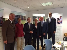 von links Walter Krause (Geschäftsführer), Marie Rösler (Leitung), Prof. Dr. med. Rainer Porschen (Zweiter Vorsitzender), Eva Quante-Brandt, Prof. Dr. med. Ernst Heinrich Schmidt (Erster Vorsitzender) und Christian Wolff (Deutschen Rentenversicherung Oldenburg/Bremen)