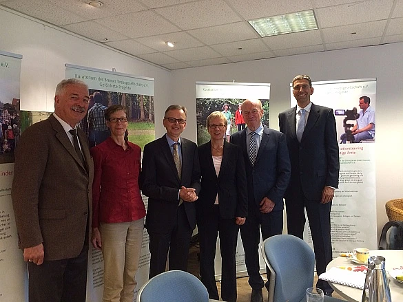 von links Walter Krause (Geschäftsführer), Marie Rösler (Leitung), Prof. Dr. med. Rainer Porschen (Zweiter Vorsitzender), Eva Quante-Brandt, Prof. Dr. med. Ernst Heinrich Schmidt (Erster Vorsitzender) und Christian Wolff (Deutschen Rentenversicherung Oldenburg/Bremen)