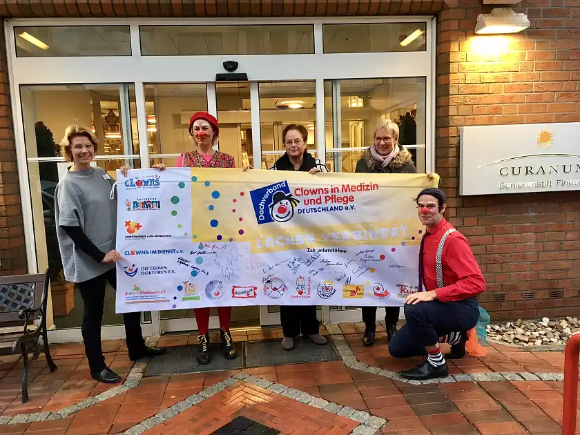 Senatorin Prof. Dr. Eva Quante-Brandt gemeinsam mit den Bremer Klinikclowns