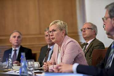 Senatorin Quante-Brandt beim Plenum der Handelskammer