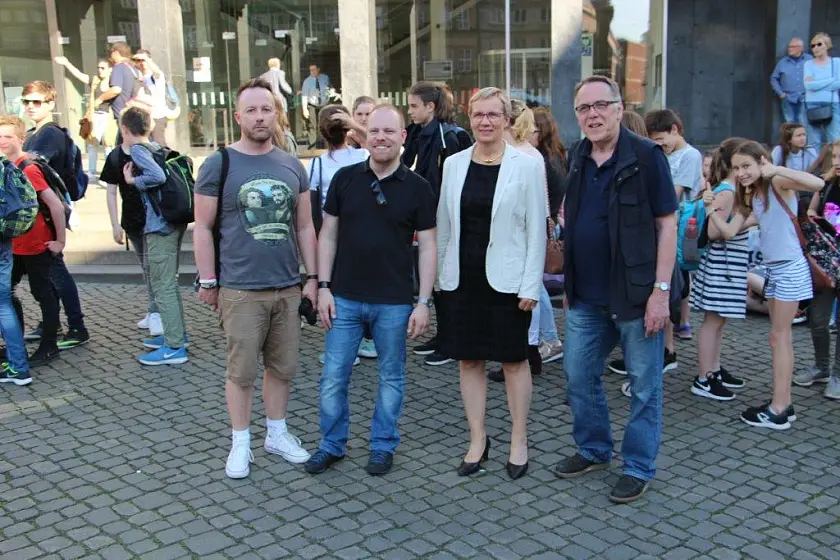 v. l. n. r.: Roland Knauff (Vorstand Rat&Tat Zentrum), Senatorin Eva Quante-Brandt und Reiner Neumann (Vorstand Rat&Tat Zentrum)