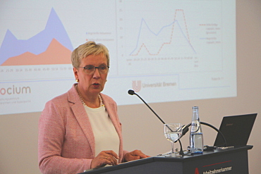Senatorin Quante-Brandt während der Veranstaltung in der Arbeitnehmerkammer Bremen