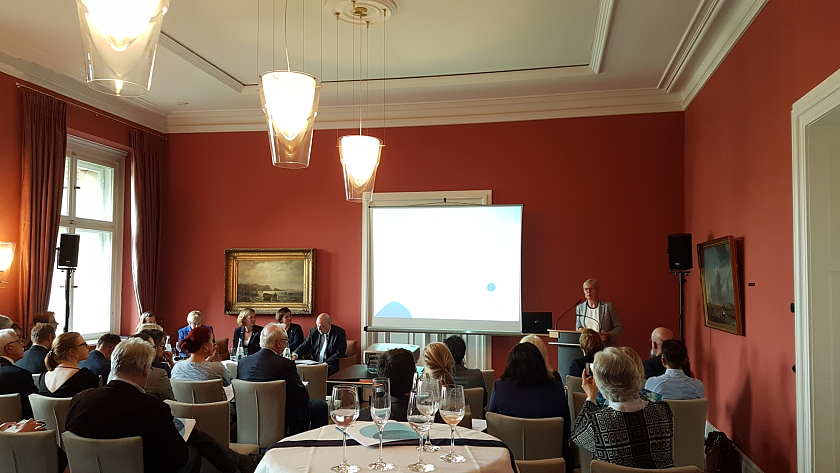 Senatorin Eva Quante-Brandt beim Parlamentarischen Abend in Berlin