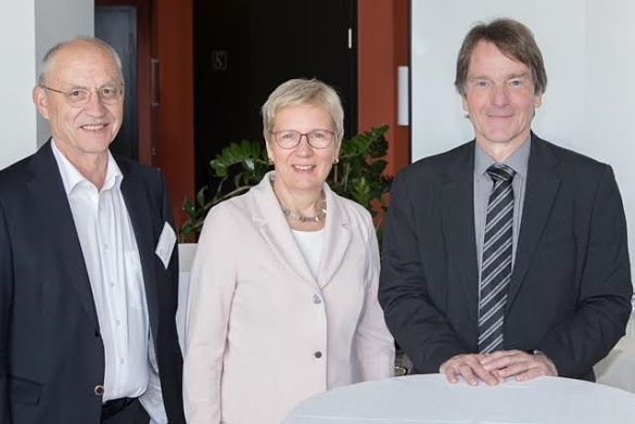 Senatorin Eva Quante-Brandt mit Karl Heinz Schrömgens, Psychotherapeutenkammer Bremen und Dietrich Munz, Bundespsychotherapeutenkammer