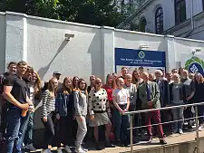 Senatorin Quante-Brandt besuchte heute das Bildungszentrum der Bremer Heimstiftung und hatte eine gute Nachricht im Gepäck.