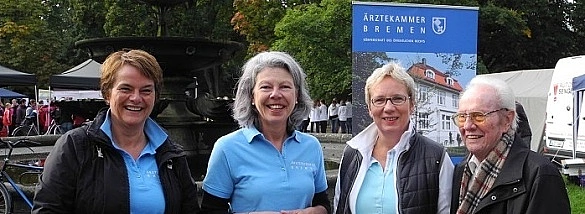 Dr. Susanne Heppe (Leiterin Fortbildung Ärztekammer), Dr. Heike Delbanco (Hauptgeschäftsführerin Ärztekammer), Eva Quante-Brandt, Heinz-Helmut Claußen (ehemaliger Präsident des Landessportbundes Bremen) 