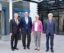 Foto: Walter Eggers, Geschäftsführer, Peter Braun, Vorsitzender des Aufsichtsrates, Senatorin Eva Quante-Brandt, Staatsrat Gerd-Rüdiger Kück (v.l.n.r.)