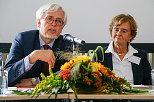 Gerd-Rüdiger Kück und Prof. Dr. Karin Lochte (Direktorin des Alfred-Wegener-Instituts in Bremerhaven)