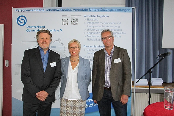 Foto: Wolfgang Faulbaum-Decke, Vorstandsvorsitzender Dachverband Gemeindepsychiatrie, Senatorin Eva Quante-Brandt, Jörg Utschakowski, Referent für Psychiatrie bei der Senatorin für Gesundheit (v.l.n.r.)