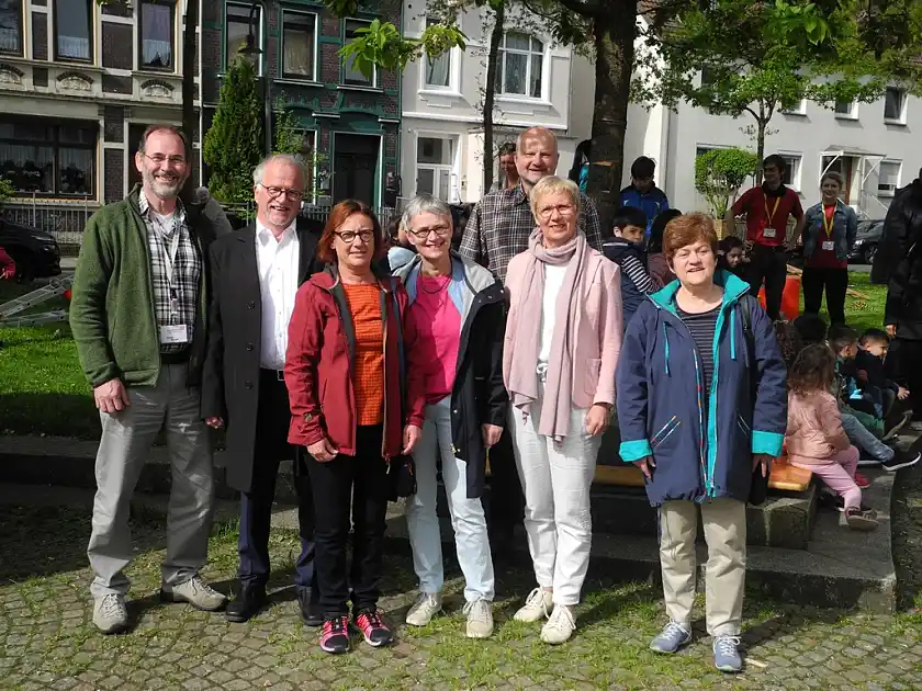 (v. l. n. r.): Rainer Possitt (GTP West), Dr. Johannes Grundmann (Vizepräsident der Ärztekammer), Petra Krümpfer MdBB (1. Vorsitzende des GTP West), Dr. Heidrun Gitter (Präsidentin der Ärztekammer), Helmut Zachau (Vorstand GTP West), Gesundheitssenatorin Prof. Dr. Eva Quante-Brandt, Ulrike Wulff (Beiratssprecherin Gröpelingen)