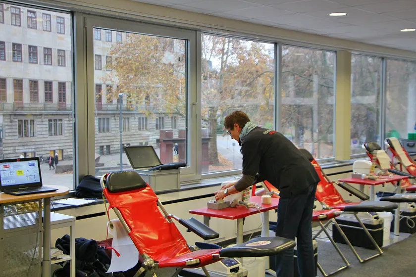 Blutspendeaktion unter der Schirmherrschaft von Senatorin Eva Quante-Brand im Siemens Hochhaus