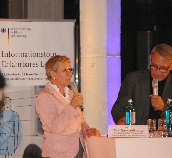 Senatorin Eva Quante-Brandt während der Veranstaltung: "I2b meet-up: Neue Technologien für Training und lernen – Wie mixed reality Wissen begreifbar macht"