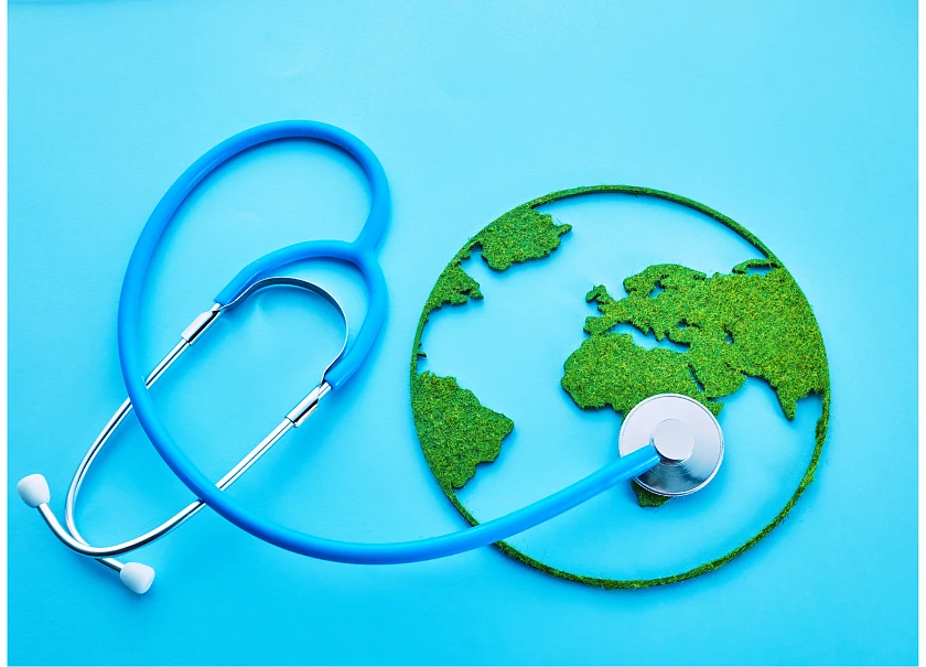 Stetoskop über einer Weltkarte