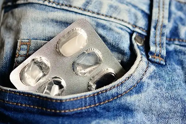 Tabletten in einer Hosentasche
