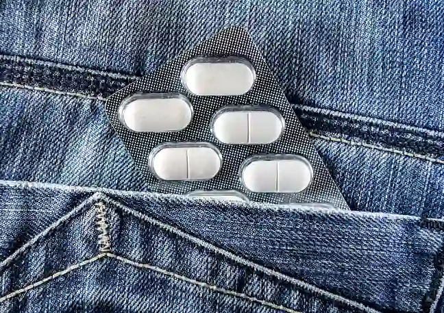 Tabletten in einer Hosentasche