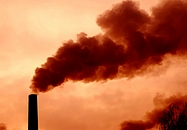 Es ist eine Fabrik zu sehen.